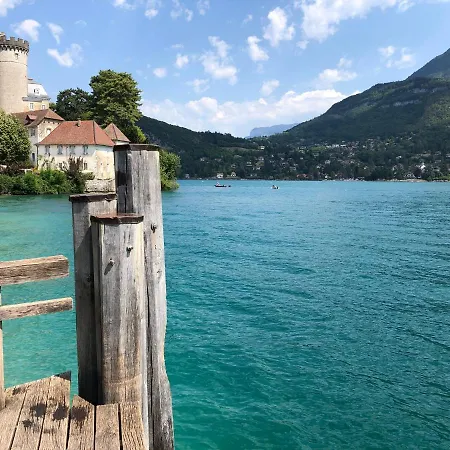Apartment Avec Terrasse Sur Lac, Confort, Dans Avec Et Ponton Privee