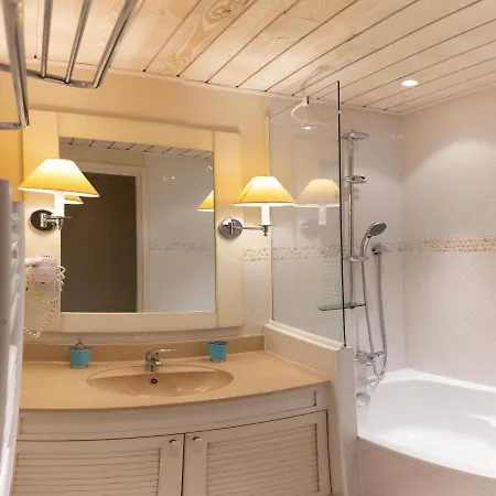 Apartamento Avec Terrasse Sur Lac, Confort, Dans Résidence Avec Et Ponton Privee Duingt