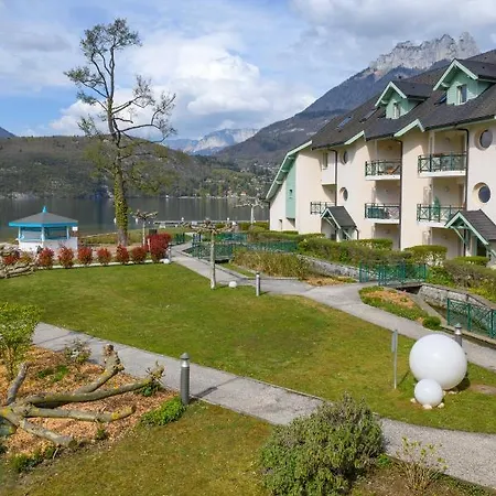 Apartment Avec Terrasse Sur Lac, Confort, Dans Avec Et Ponton Privee