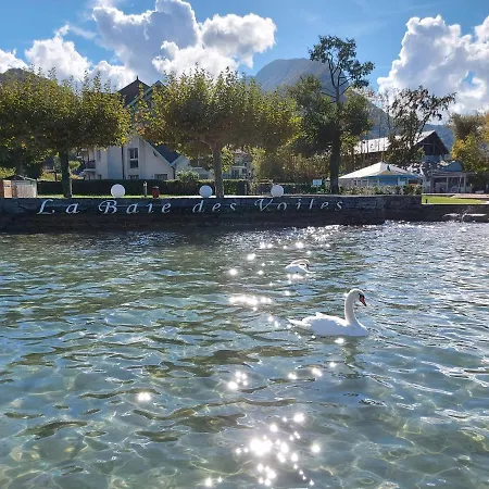 Apartment Avec Terrasse Sur Lac, Confort, Dans Avec Et Ponton Privee *