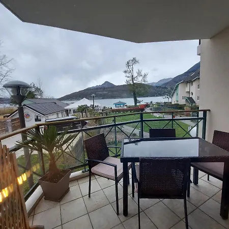 Avec Terrasse Sur Lac, Confort, Dans Résidence Avec Et Ponton Privee * Duingt