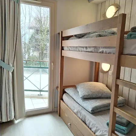 Apartment Avec Terrasse Sur Lac, Confort, Dans Avec Et Ponton Privee