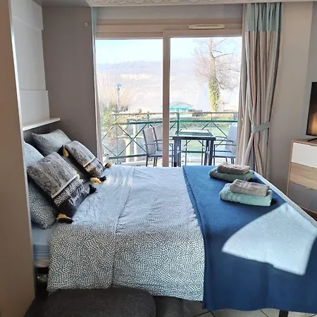Avec Terrasse Sur Lac, Confort, Dans Résidence Avec Et Ponton Privee *